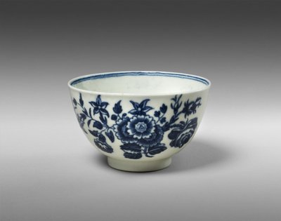 Miseczka na herbatę, ok. 1770-1783 (miękka porcelana z nadrukiem transferowym) autorstwa Worcester Porcelain Manufactory