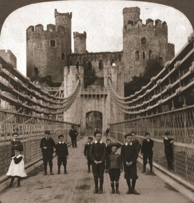 Conway, Walia, średniowieczny zamek i most, 1901. autorstwa Works and Sun Sculpture Studios