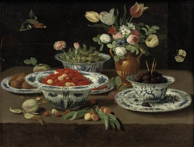 Dzikie truskawki w chińskiej porcelanowej misce "kraak", jeżyny w drugiej misce stojącej na talerzu, różne kwiaty w wazonie z brązu, damsony w kolejnej misce i orzechy włoskie na talerzu, z brzoskwinią, gałązką wiśni i innymi owocami, wszystko na kamieniu. autorstwa Workshop of Jan van Kessel the Elder