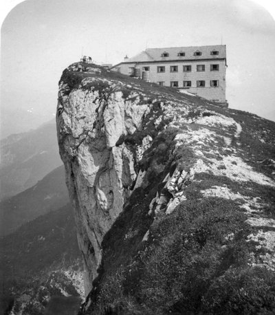 Hotel na szczycie góry Schafberg, Salzkammergut, Austria, ok. 1900. autorstwa Wurthle and Sons
