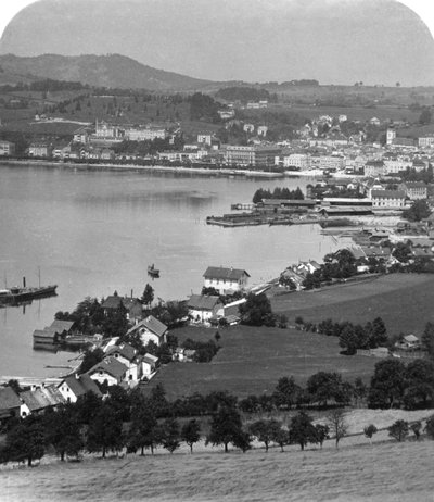 Nad jeziorem w Gmunden, Salzkammergut, Austria, ok. 1900. autorstwa Wurthle and Sons