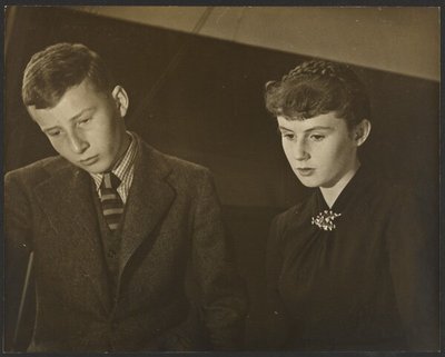 [Sandy i Belinda Brook]. autorstwa Yasuo Kuniyoshi
