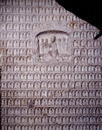 Sztuka chińska: stela tysiąca Buddów. Okres dynastii Zhou (Cheou). XI-III wiek p.n.e. Szanghaj. Muzeum Szanghajskie autorstwa Zhou Dynasty Chinese School