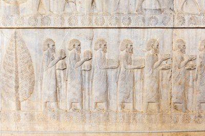 Starożytna płaskorzeźba Achemenidów; delegacja Jonów; Pałac Apadany; Strona archeologiczna; starożytne perskie miasto Persepolis; Światowego Dziedzictwa UNESCO; Prowincja Fars; Iran; Azja autorstwa Frederick (attr. to) Barnard