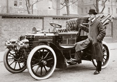 C S Rolls stojący obok 20-konnego samochodu Panharda autorstwa Ferdinand Georg Waldmuller