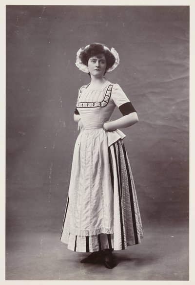 Portret edwardiański, kobieta w sukni z XVIII wieku autorstwa John Pardon