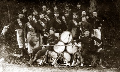Fanfara 122. francuskiego pułku piechoty podczas I wojny światowej w latach 14-18 (zdjęcie czarno-białe) autorstwa . .