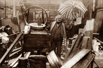 Ks. Fremin, filozof i właściciel pcheł brocante na Montmartre. 1929 (druk) autorstwa . .
