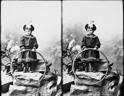 Portret dziewczyny w stroju marynarskim, fotografia stereoskopowa autorstwa Henry Charles Fehr