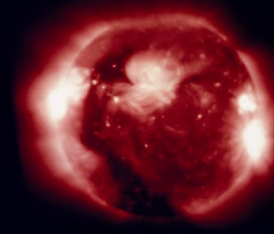 Słońce sfotografowane w promieniach rentgenowskich przez Skylab autorstwa Henry Charles Fehr