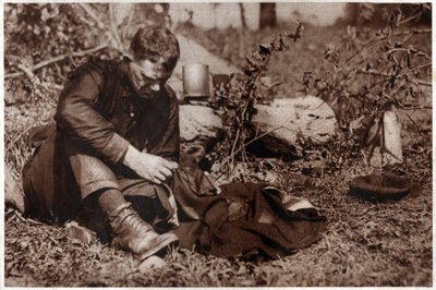 Tramp przedstawia swoje ubrania. 1929 (druk) autorstwa . .