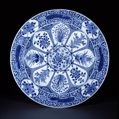 Niebiesko-biały talerz, okres Kangxi, ok. 1700 (porcelana) autorstwa Chinese School