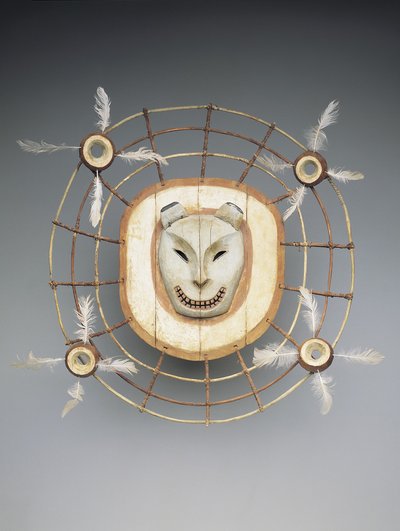 Maska przedstawiająca ducha niedźwiedzia, koniec XIX w. (drewno, farba, włókno, przewód jelitowy) autorstwa culture Yupik