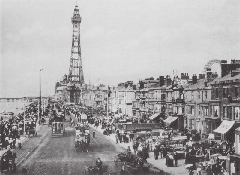 Central Promenade, Blackpool (zdjęcie czarno-białe) autorstwa (after) English photographer