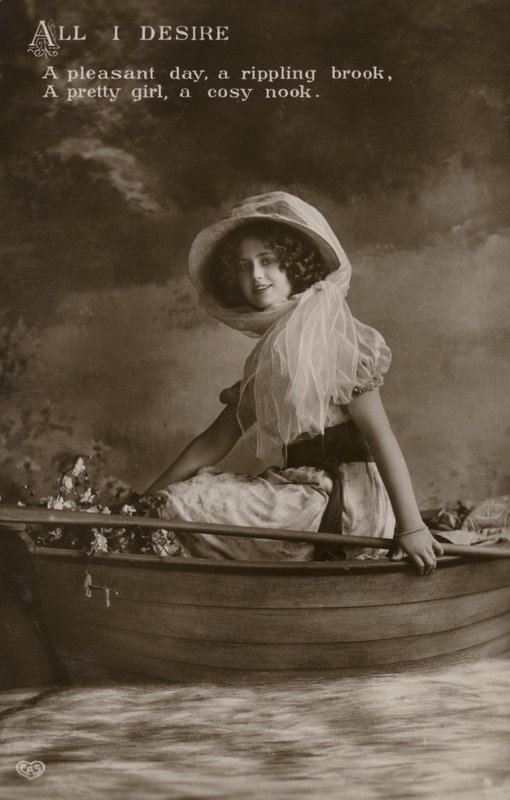 Dziewczyna w łodzi (zdjęcie czarno-białe) autorstwa (after) English photographer