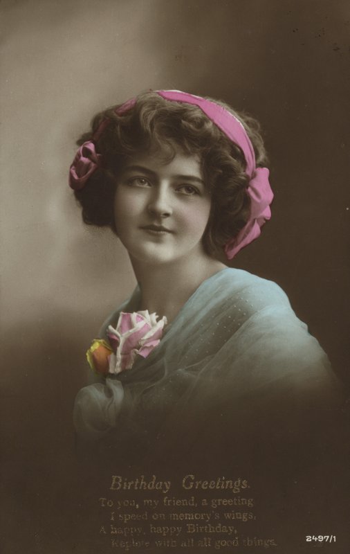Uśmiechnięta dziewczyna, kartka urodzinowa (zdjęcie kolorowe) autorstwa (after) English photographer