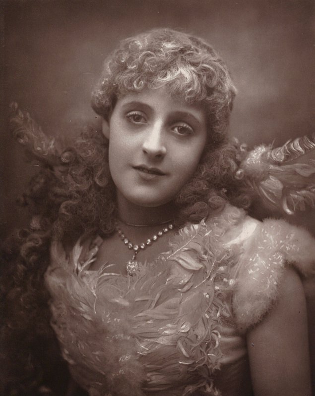 Panna Phyllis Broughton (zdjęcie czarno-białe) autorstwa (after) English photographer