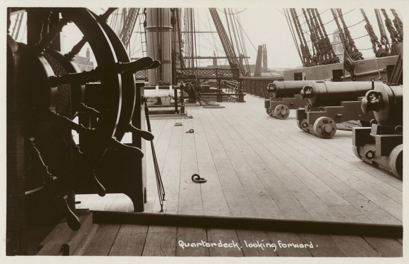 Nadbudówka HMS Victory, patrząc w przyszłość (czarno-białe zdjęcie) autorstwa (after) English photographer