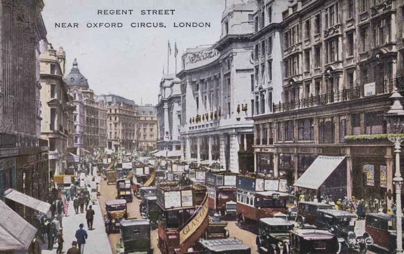 Regent Street, niedaleko Oxford Circus, Londyn (kolorowe zdjęcie) autorstwa (after) English photographer