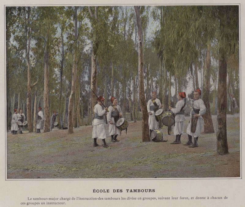 Szkoła perkusyjna (kolorowe zdjęcie) autorstwa (after) French Photographer