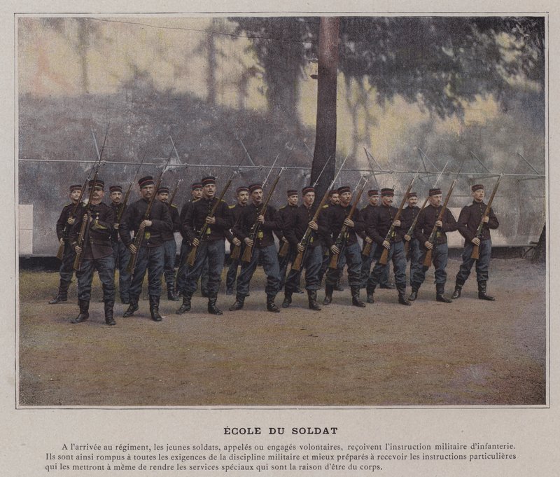 Szkoła Żołnierska (kolorowe zdjęcie) autorstwa (after) French Photographer