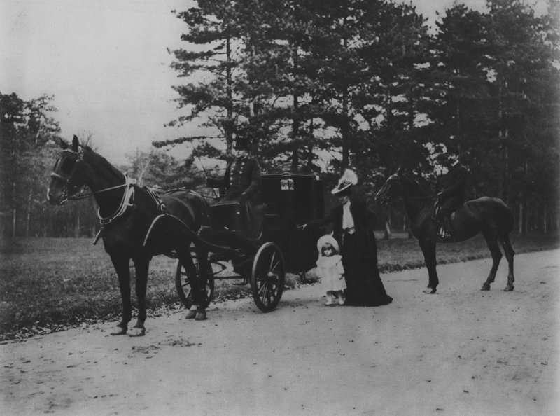 W Bois (zdjęcie czarno-białe) autorstwa (after) French Photographer