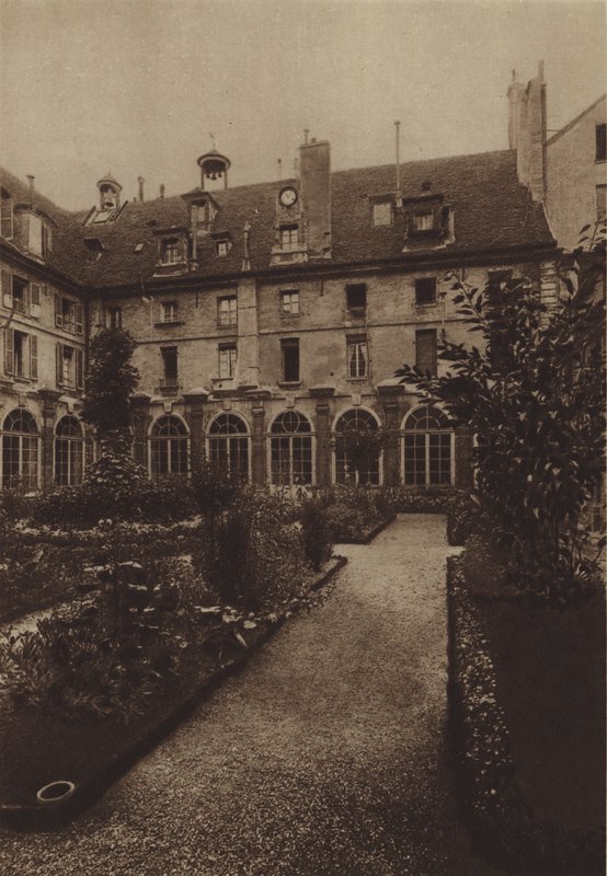 Abbey-aux-Bois (zdjęcie czarno-białe) autorstwa (after) French Photographer