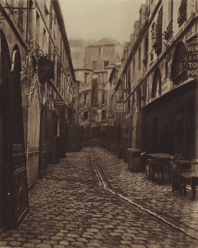 Dziedziniec Smoka, w dół rue de Rennes (zdjęcie czarno-białe) autorstwa (after) French Photographer