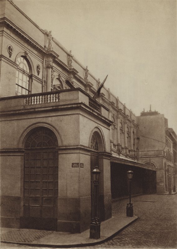 Stara Opera przy rue Le Peletier (zdjęcie czarno-białe) autorstwa (after) French Photographer
