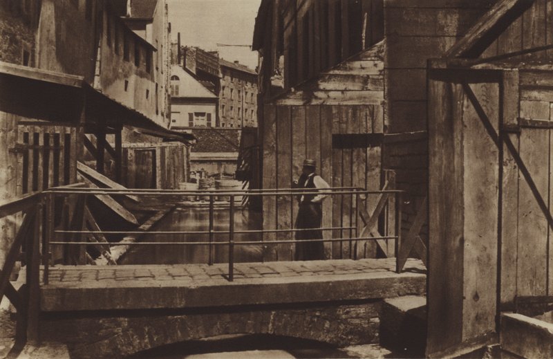 Brzegi Bievre na dole rue des Gobelins (zdjęcie czarno-białe) autorstwa (after) French Photographer