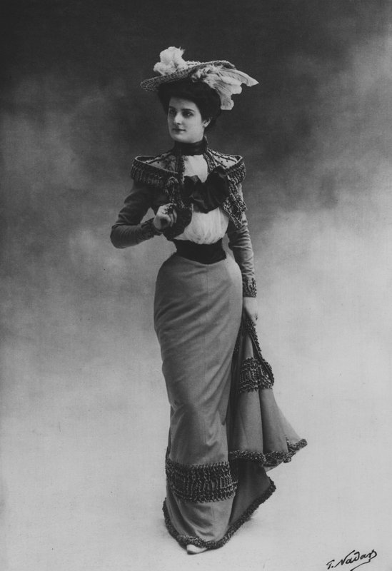 Miss Dortzal (zdjęcie czarno-białe) autorstwa (after) French Photographer
