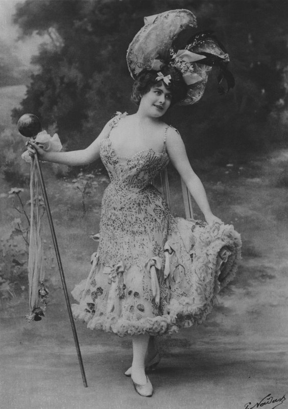 Marcelle Irven (zdjęcie czarno-białe) autorstwa (after) French Photographer