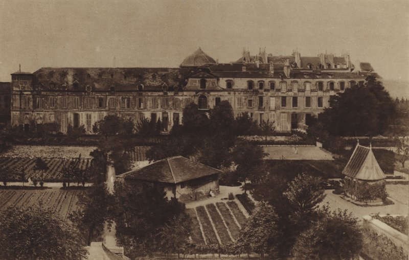 Klasztor Notre-Dame-de-Charite, znany jako Saint-Michel, zastąpiony przez Instytut Radowy, rue Pierre-Curie (zdjęcie czarno-białe) autorstwa (after) French Photographer