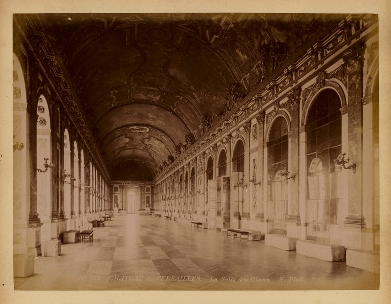 Paryż: Wersal, Sala Lustrzana (zdjęcie czarno-białe) autorstwa (after) French Photographer