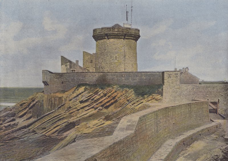 Saint-Jean de Luz, Wieża Socoa (kolorowe zdjęcie) autorstwa (after) French Photographer