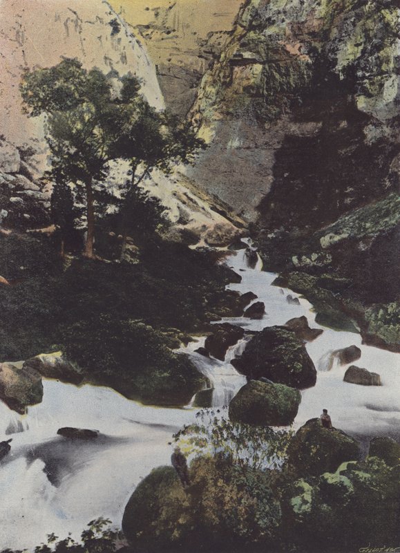 Źródło Sorgue w Fontaine de Vaucluse (kolorowe zdjęcie) autorstwa (after) French Photographer