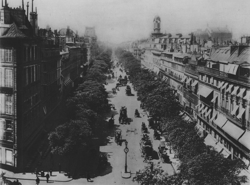 Wielkie Bulwary przy Placu Druot (zdjęcie czarno-białe) autorstwa (after) French Photographer