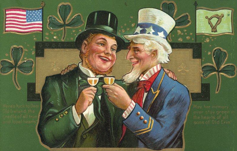 Wujek Sam i leprechaun stukają okularami autorstwa American School