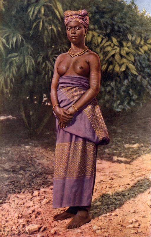 Accra Belle w całej swojej młodzieńczej dumie autorstwa English Photographer