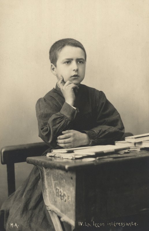 Dziecko słucha lekcji autorstwa French Photographer