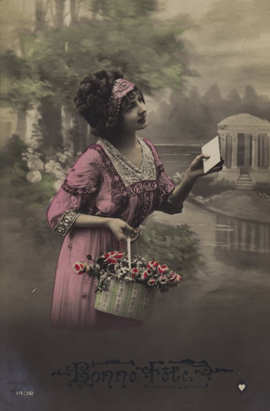 Dziewczyna trzyma list autorstwa French Photographer