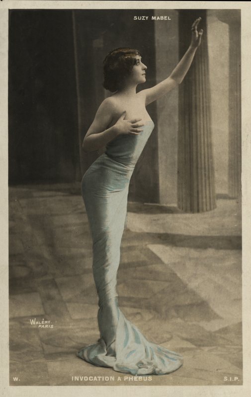 Dziewczyna w niebieskiej sukience autorstwa French Photographer