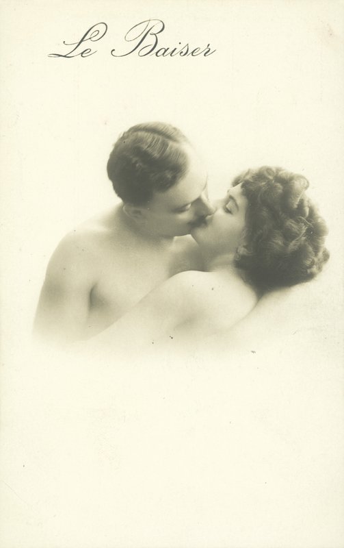Całująca się para autorstwa French Photographer