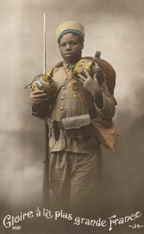 żołnierz senegalski autorstwa French Photographer
