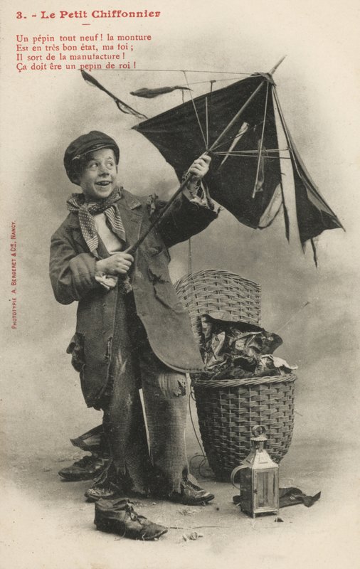Mały człowiek ze szmat i kości autorstwa French Photographer