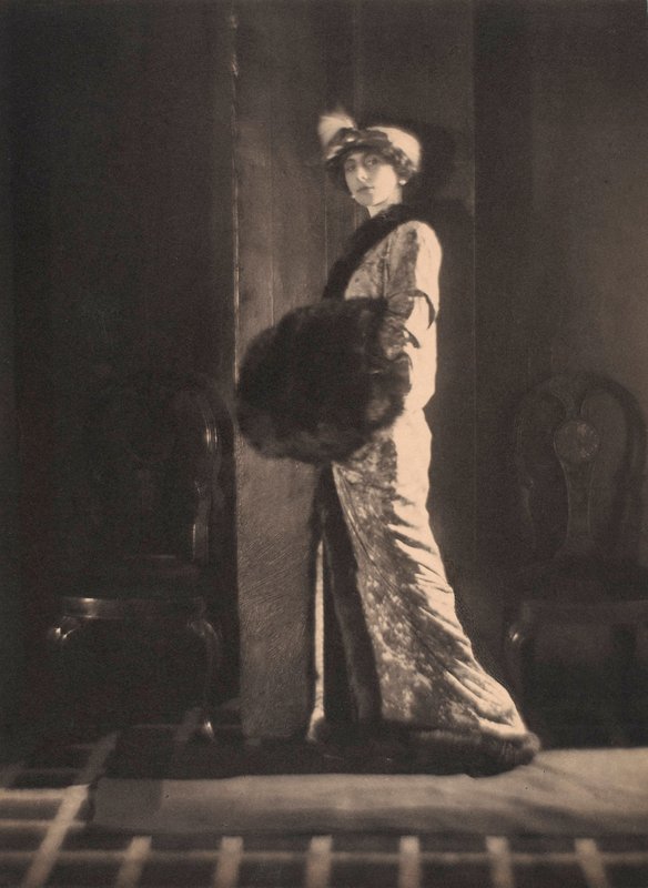 Olga de Meyer, ok. 1912 r. (zdjęcie czarno-białe) autorstwa Alphonse De Meyer