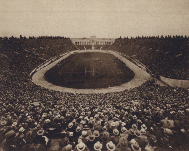 Kalifornia: Los Angeles Coliseum (zdjęcie czarno-białe) autorstwa American Photographer (after)