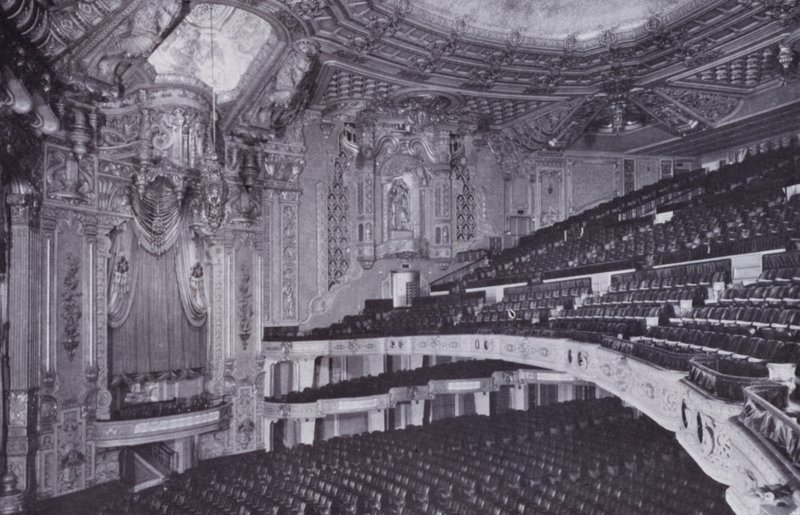 Chicago: Wnętrze, Teatr Orientalny (zdjęcie czarno-białe) autorstwa American Photographer (after)