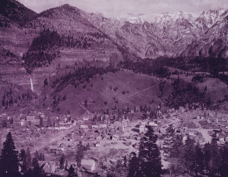 Miasto Ouray i Góry Ouray, Kolorado (zdjęcie czarno-białe) autorstwa American Photographer (after)