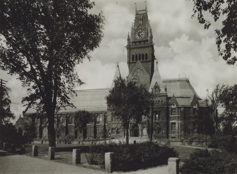 Harvard University: Memorial Hall (zdjęcie czarno-białe) autorstwa American Photographer (after)